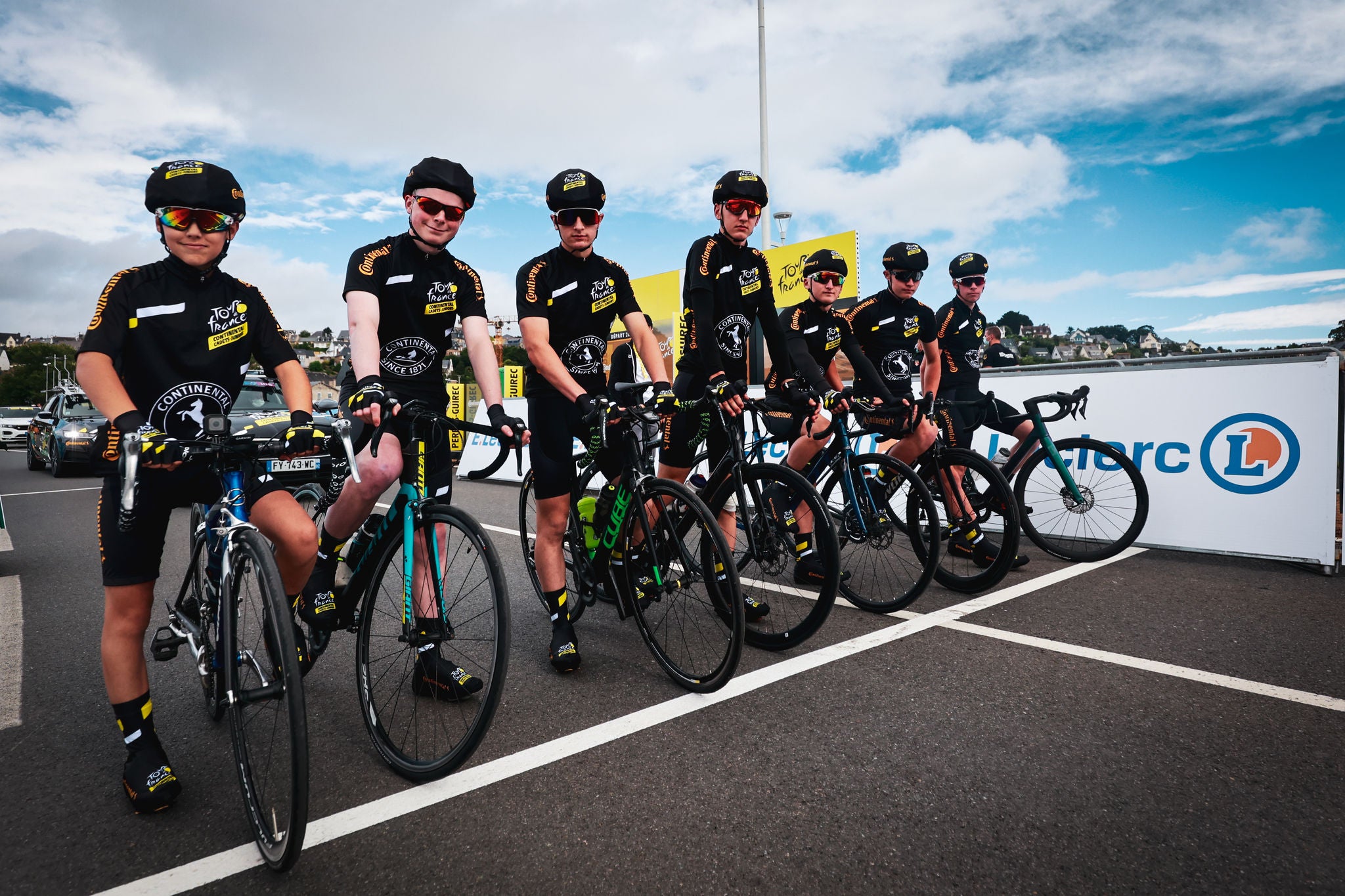 27/06/2021 â   Tour de France 2021 â   Etape 2 â   Perros-Guirec / Mur-de-Bretagne Guerledan (183,5 km) - Les Cadets-Juniors