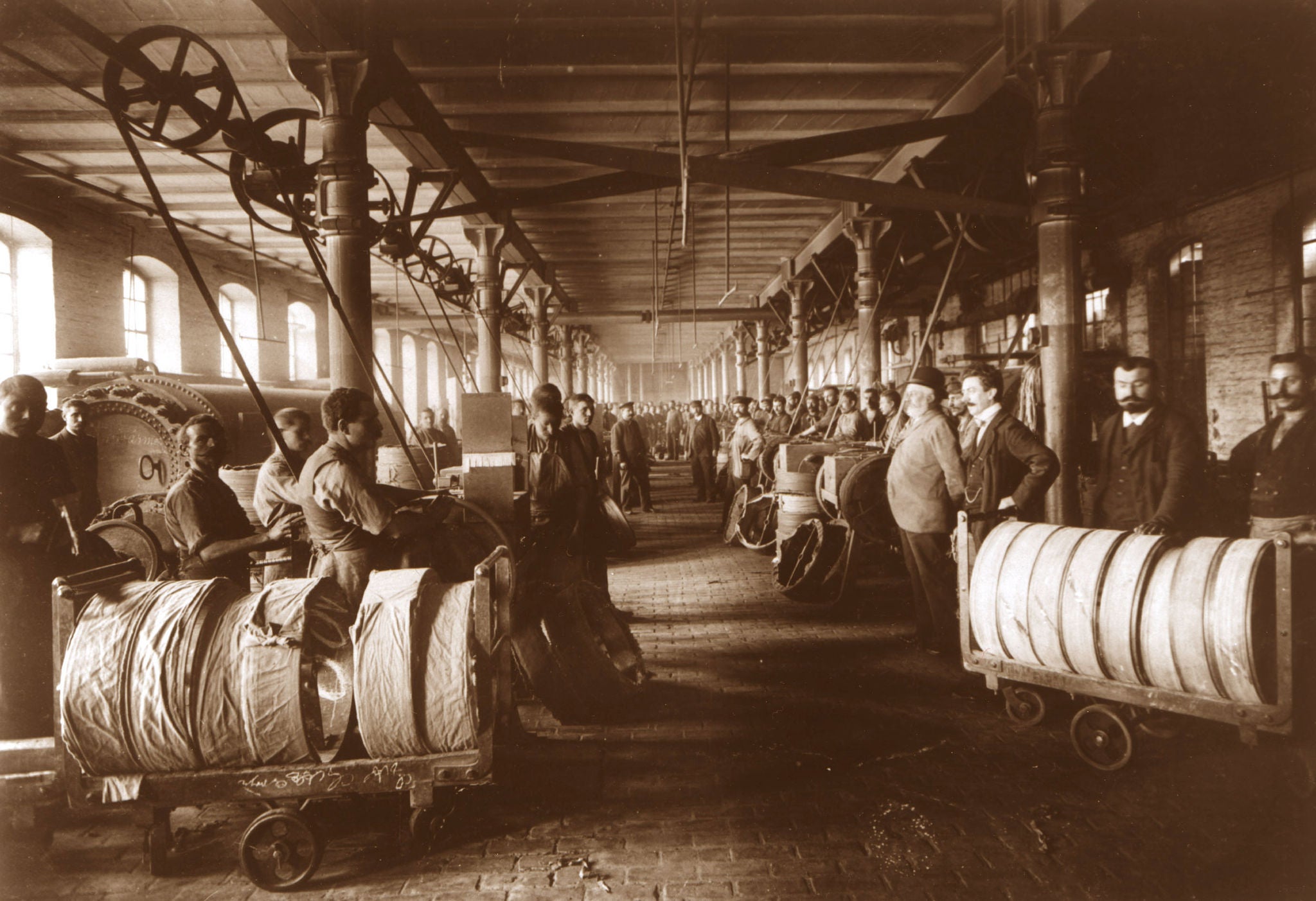 First series production of pneumatic tyres for motor vehicles at the factory in Hannover-Vahrenwald 1898, Produktion der ersten Serienluftreifen fÃ¼r Kraftfahrzeuge im Werk Hannover- Vahrenwald 1898, 