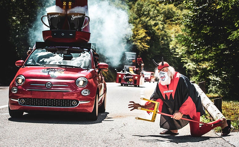 Photographie du Tour De France avec Didi le Diable - probablement le fan le plus connu du TDF ©A.S.O./Charly López