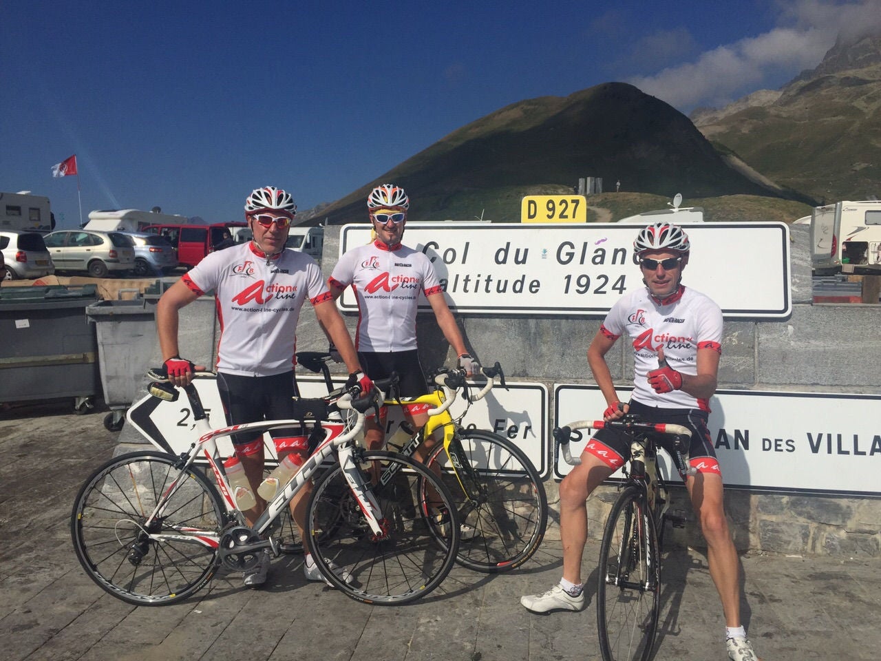 Reiter auf dem Col de Glandom in den Alpen