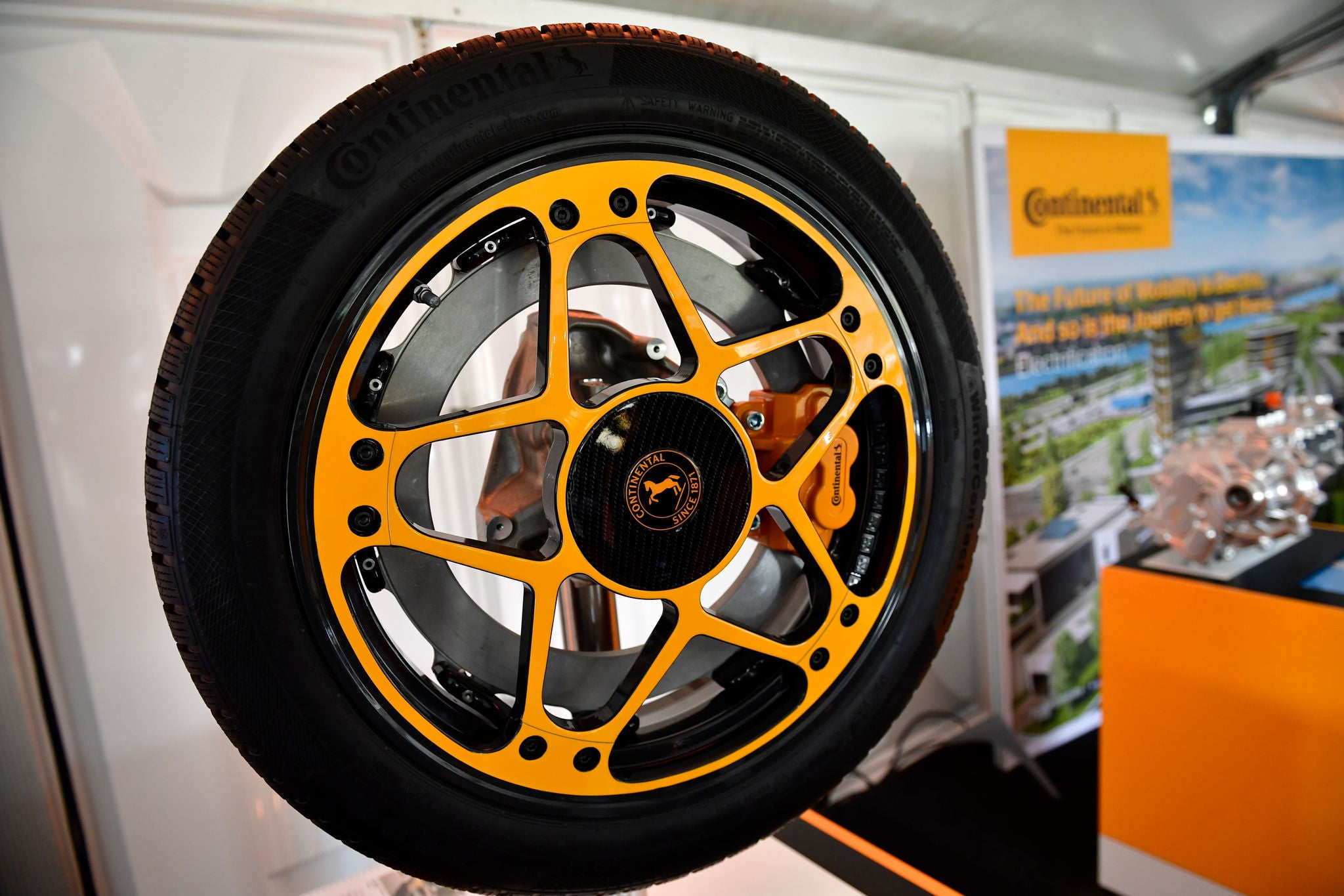 HANOVER, GERMANY - JUNE 20: The New Wheel Concept is presented during a media event by Continental to showcase new automotive technologies on June 20, 2017 in Hannover, Germany. The New wheel concept showcases a new approach that has been specially developed for the brake usage behavior in electric vehicles. The company presented new clean diesel technology, cable-less and other advances in electric car charging, smartphone technology for rental cars, driverless car advances and robotic taxi services. (Photo by Alexander Koerner/Getty Images)